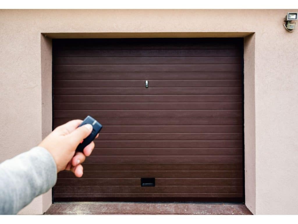 Comment sécuriser votre porte de garage avec une serrure adaptée ?